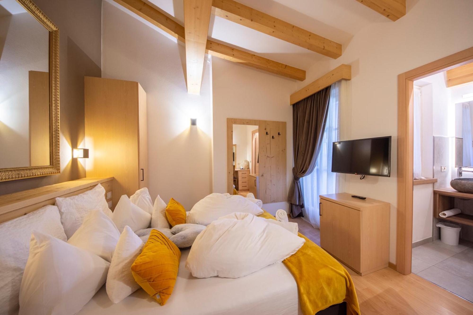 Hotel Faloria Moena Bagian luar foto